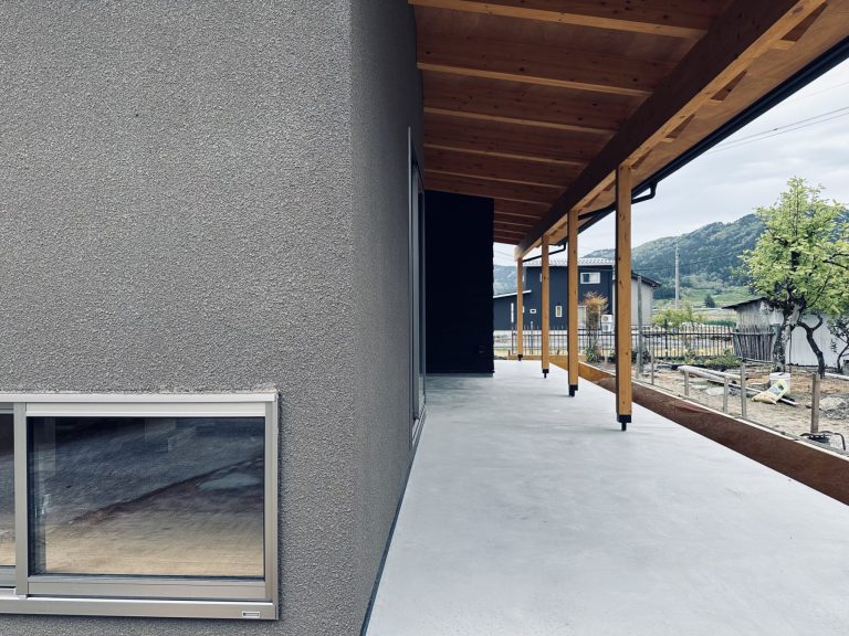 OPEN HOUSE　朝日岳の景色を楽しむ平屋建て住宅の画像